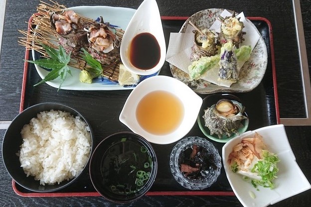 【ご島地グルメ】さざえ好きにはたまらない「さざえ定食」