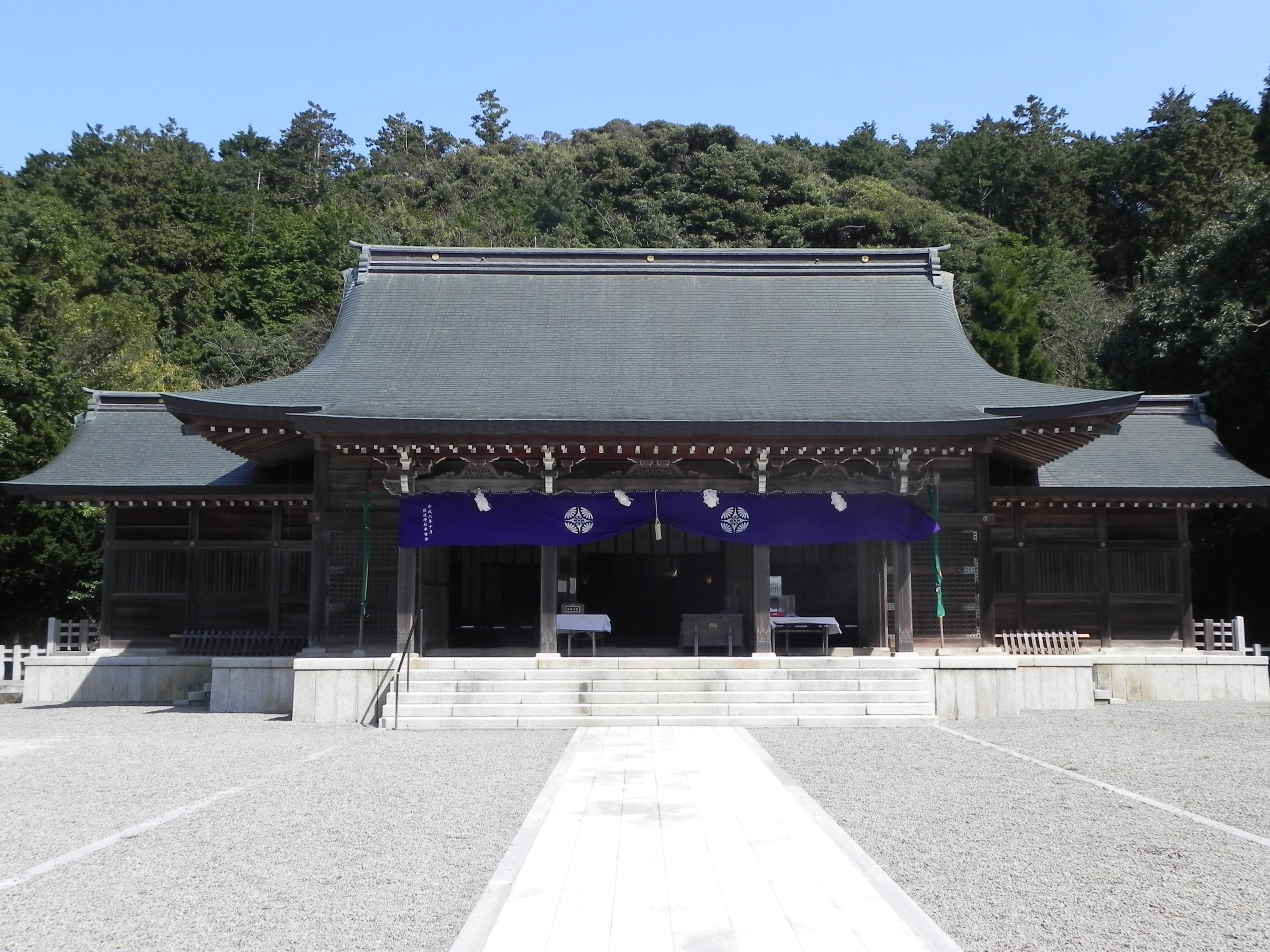 鎌倉時代に活躍された後鳥羽上皇をお祀りする隠岐神社