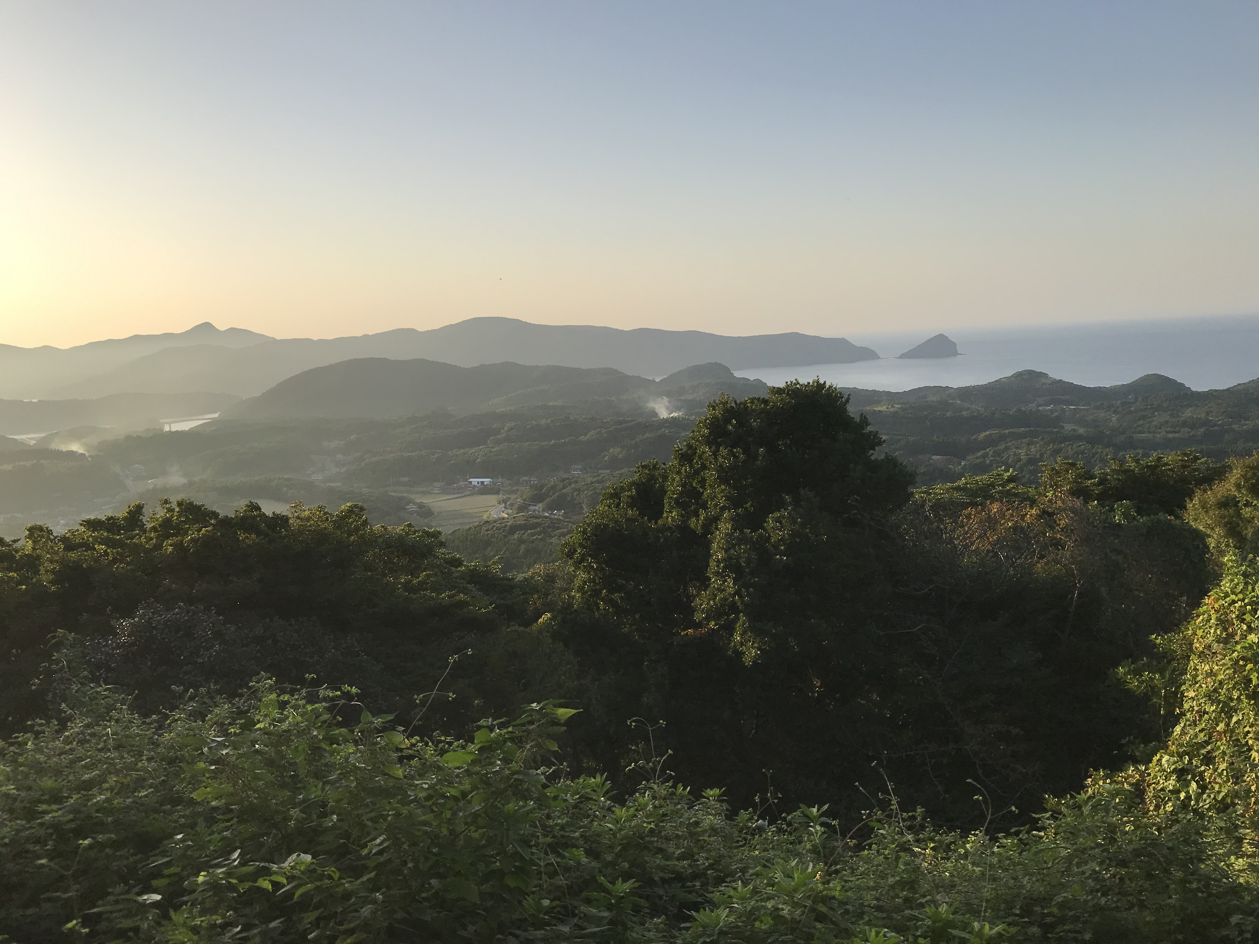 海士町の溶岩大地を一望できる「金光寺山」