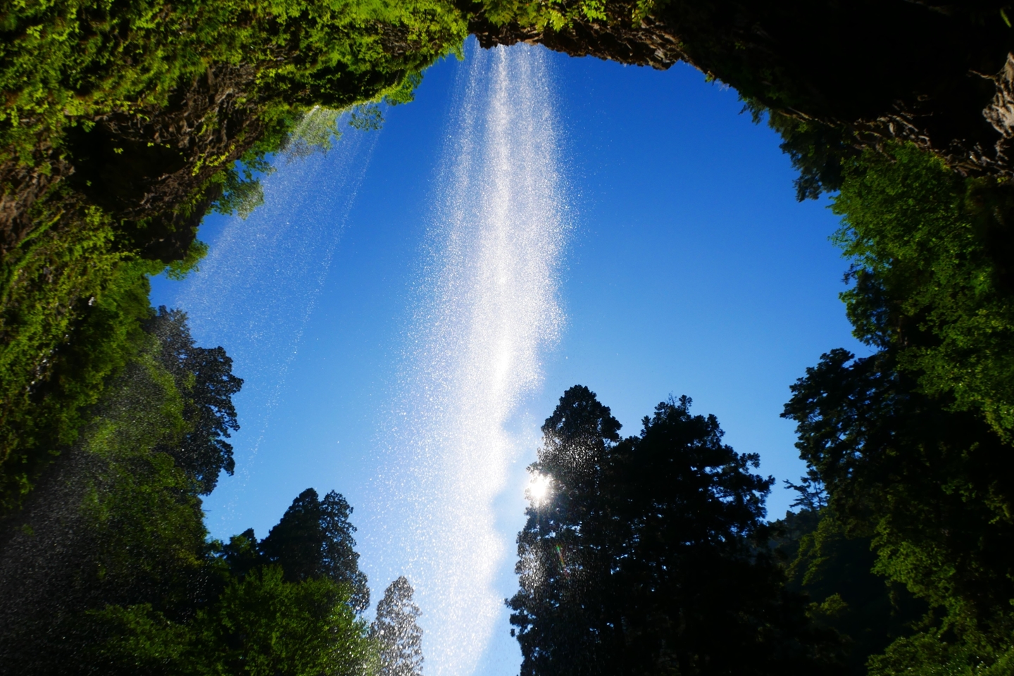 壇鏡の滝(隠岐の島町)