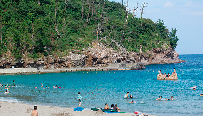 Shiohama Beach (2023 Season: Jul 15 - Aug 16)
