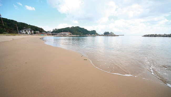 Kasuganohama Beach (2023 Season: Jul 15 - Aug 16)