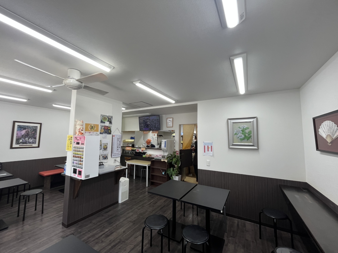 米三郎店内